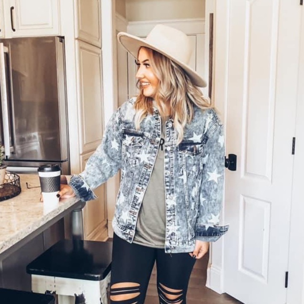 Star Print Distressed Denim Jacket – Oversized Boyfriend Fit Medium Wash
